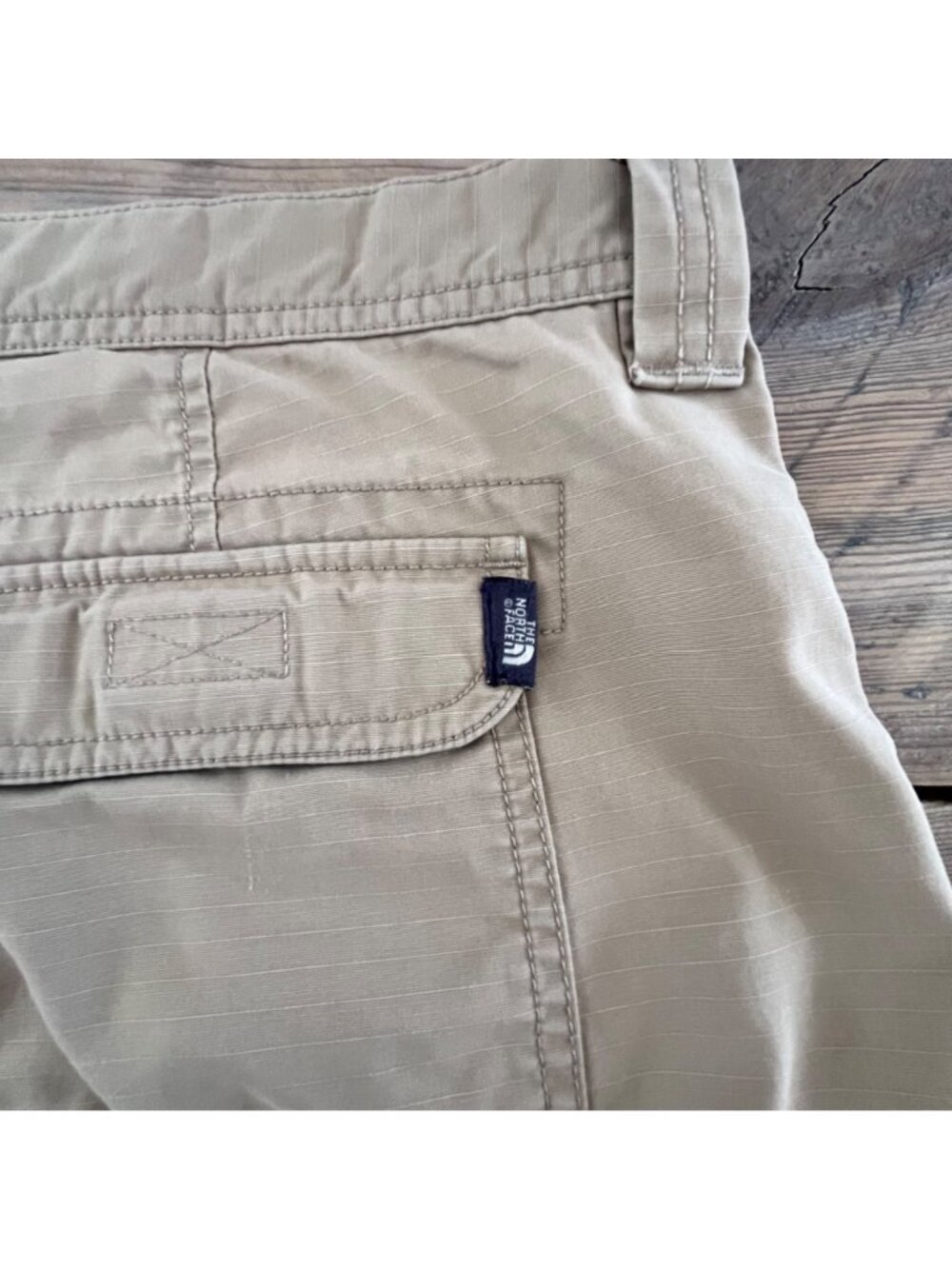 The North Face Cargo Shorts Mens 40X11 Tan Baggy Outdoors - Picture 2 of 8